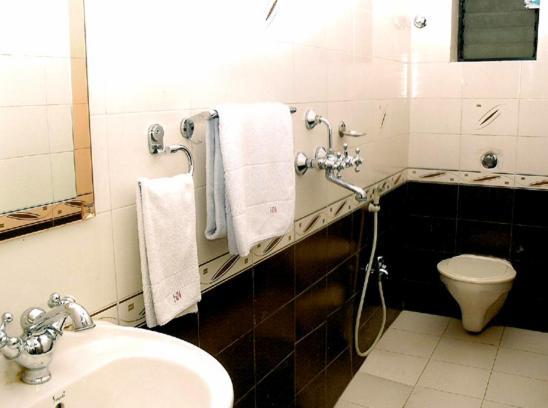 Fabexpress Neeranand Regency - Fully Vaccinated Staff Hotel Kolkata Room photo