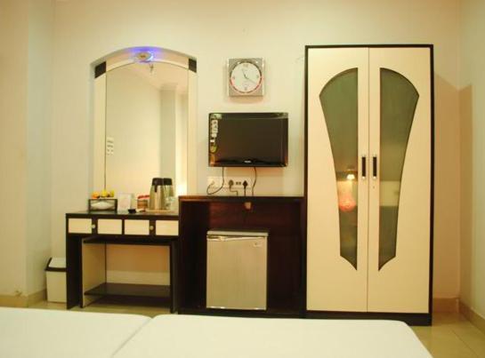 Fabexpress Neeranand Regency - Fully Vaccinated Staff Hotel Kolkata Room photo